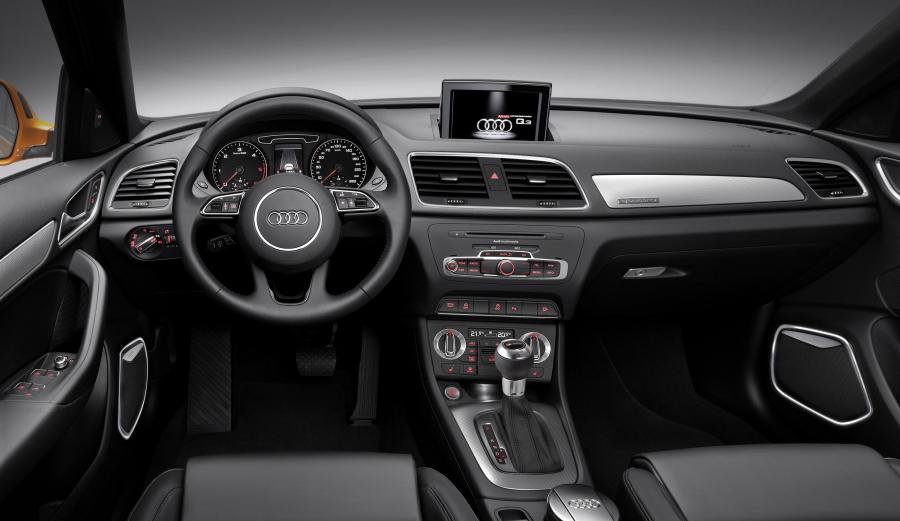 Торпедо Audi Q3 2.0 TFSI Quattro (8U) 2014 года  (NA) (фото 15 из 17)